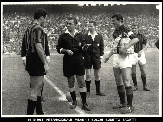 Zagati e Bolchi prima del derby dell'ottobre 1961 vinto 3-1 dai rossoneri (fonte: Magliarossonera.it)
